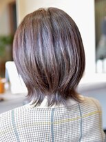 スイ(Sui)&nbsp;大人ミディアムレイヤー/カシスカラー/40代/50代/Sui hairdesign