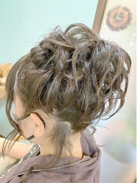 ヘアー バイ ミーズ(hair by Mii’s) ルーズアップヘア