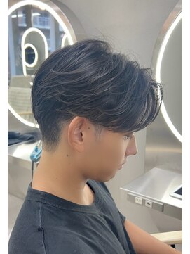 アイドットプラス 札幌大通り(i.+ODORI) 刈り上げ毛流れフェザーショート