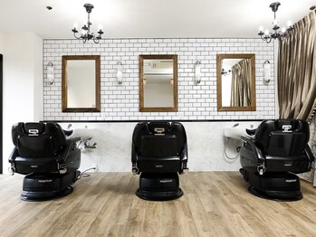 ショウザバーバー(SHOW the Barber)の写真/マンツーマン施術×プライベート空間で、ゆったりとした癒しのサロンタイムを…。[新宿駅/理容室]