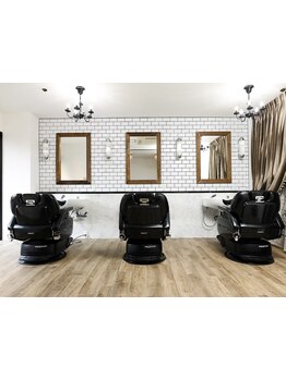 マンツーマン施術×プライベート空間で、ゆったりとした癒しのサロンタイムを…。[新宿駅/理容室]