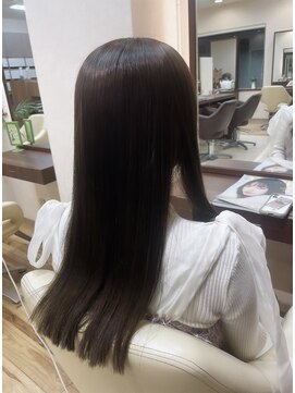 オリーブグレージュ