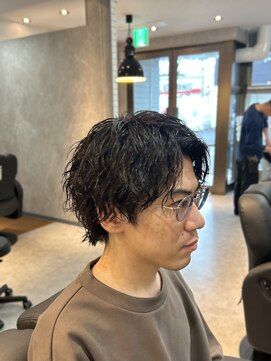 ザ クラン バイ ヘッドライト 仙台長町店(THE CLAN by HEADLIGHT) 【センターパート×ウルフスタイル×強めツイストスパイラル】