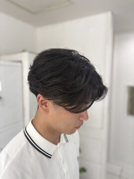 トイロ(toiro) ニュアンスでワンランク上のセンターパートに!