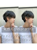 束感くびれショート　ペールベージュ　外ハネボブ
