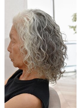 フロラクロマ 上通NEWS裏(FLORACHROMA) グレイエア+スパイラルパーマ