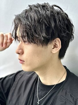 ウェイビーエフティフィフス 横浜西口(WAVEY ft.fifth) ツイストスパイラルパーマツイストパーマセンターパートマッシュ