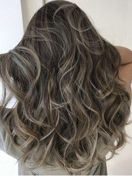 リトバイトゥルークリエイション 大宮(Re:to by True Creation) 【外国人風】ハイライトカラー×波巻きロング