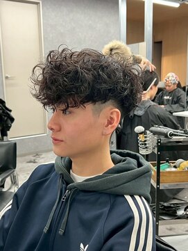 リッチブランドアンドコー(Rich Brand&Co) スペインカールスパイラルパーマツイストパーマフェード短髪