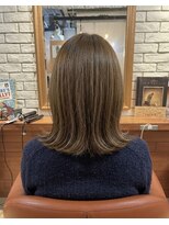 ヘアメイク フレンシア(hair make flencia)&nbsp;透明感ベージュの上品ツヤ感くびれミディ【437スタイル】