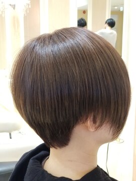 アッシュ 中目黒店(Ash) 王道前下がりストレートショートボブ
