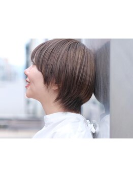 《大人ショートで小顔見せ》お客様に寄り添ったカウンセリングで骨格/髪質/クセを見極めて似合うスタイルを