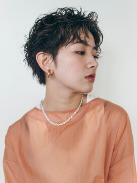 ピズムハク(PISM hak) カーリークールショート／アースカラー/カーリーヘア