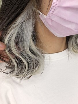 アンダーバーホワイト モデ 富田林店(_WHITE mode) 20代30代大人かわいいイヤリングカラー外ハネボブ立体感