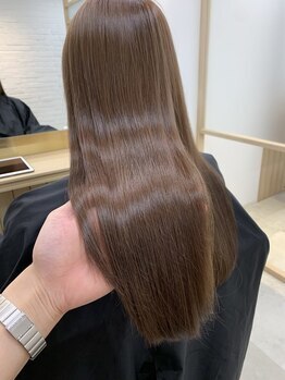 トッカ ヘアアンドトリートメント 大宮店(tocca)の写真/極上の指通り！潤い&艶感、理想の髪質を実現♪髪質改善縮毛矯正+選べる極上トリートメント¥14300