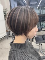 スティロ(stylo) レイヤーカットハイライトショートヘアイルミナカラーオージュア