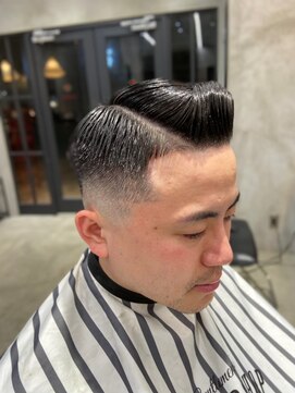 エフエム 明大前(FM) バーバー　ツーブロック/刈り上げ/ツイスパ/ビジネス/かきあげ