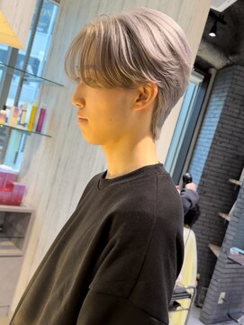 アクシー ヘアーアンドメイク(AXY HAIR&MAKE) ハイトーンメンズ/センターパート/ウルフ