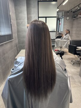 ルイス(L'wis) シールエクステでハイトーンロングスタイル！