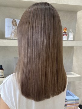 ミディアムレイヤーカット顔周りレイヤーウルフハッシュカット