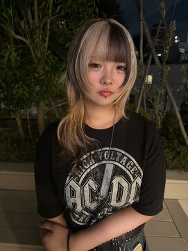 シキ(SHIKI) ハッシュカット　ウルフカット　ハイトーンカラー