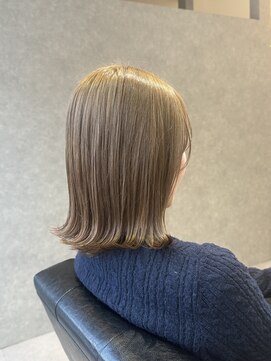 フー(feu) ミルクティーベージュカラー。