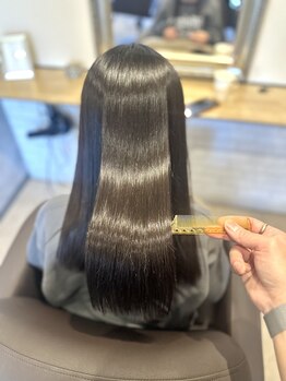 ブライトヘアー(BRIGHT hair)の写真/自慢の豊富なトリートメントで理想の髪質改善！うるツヤ髪へ導く極上ケア♪