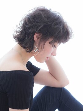 ノブ ヘアデザイン 能見台店(NOB hairdesign) 〈NOB能見台店〉ショートパーマ ダークアッシュ くびれヘア