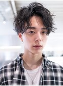 メンズマッシュ波巻きセンターパートダークアッシュツーブロック