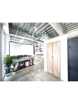 《髪質改善完全個室サロン》落ち着いた雰囲気で寛げるプライベートな個室空間でほっと落ち着く時間をー