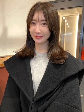 アトリエ(atelier.) 大人ミディ　外ハネミディ　顔周りカット　シースルーバング