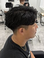 ヒュイル バイ ニアウ(Hwyl by Niau)&nbsp;MEN’S HAIR/サーフカール/刈り上げセンターパート/伊勢崎