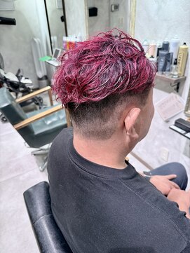 テラスオブベル(TERRAS of belle) ビビッドピンクのメンズパーマ
