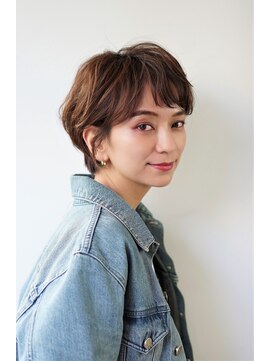 ノーヴェ(Nove) 大人カジュアルな耳掛けマッシュショート