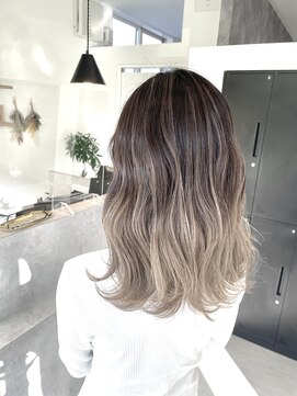 ベル(beLLe.) 20代　グラデーション　ミルクティー　外国人カラー　大人可愛い