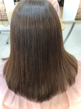 カットハウス はさみの部屋 ふんわりツヤミディアム