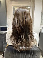 トレパルッキエーレ(tre parrucchiere)&nbsp;［-tre-］エアリーロング×イルミナグレージュ