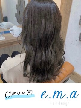 エマヘアデザイン(e.m.a Hair design) オリーブカラー