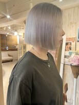 レガロ(REGALO RESORT)&nbsp;SAIMA★ハイトーン/ホワイトシルバー/切りっぱなしボブ