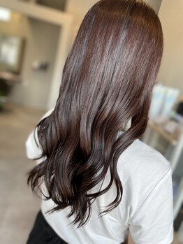 チラックス(ChilluX)の写真/【大人世代からの絶大な信頼と支持】半個室空間で、リラックスしながら美しさを磨く贅沢なひとときを。