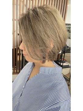 ハーツ(Heart's) 白髪ぼかし/イメチェンヘアスタイル/前髪カタログ/ショートボブ