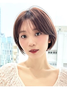 アフロート ルヴア(AFLOAT RUVUA) 〔岩田莉奈〕40代50代に人気の似合わせ丸みショートボブ　新宿