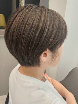 ニヤリ(Neyari) 耳かけショート×白髪ぼかしハイライト【奥沢・自由が丘】