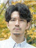 ルーズシャドウフェザーパーマアクティブショートセンターパート