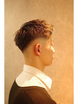 ザ クラン バイ ヘッドライト 仙台長町店(THE CLAN by HEADLIGHT) フェザーアップ×スキンフェード