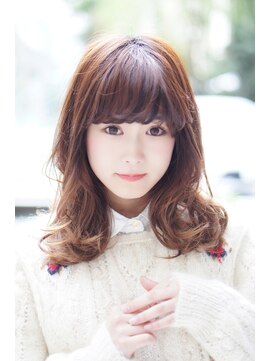 ソーホー ニューヨーク シズオカ(SOHO newyork SHIZUOKA) 重め前髪が大人かわいいカールセミディ