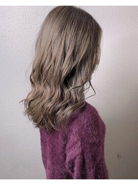 エレン バイ アルティナ(Ellen by artina) シアーベージュ×リラックスセミディ【新宿/新宿駅】