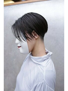 コマ(coma) 【coma中野】 センターパート刈り上げ女子リヴァイヘア