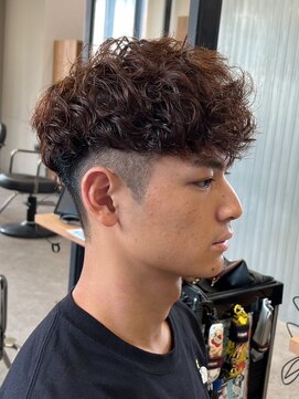 エルマーク 梅田(L-MARK) スペインカールスパイラルパーマツイストパーマフェード短髪