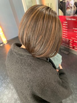 アイズ 渋沢(AIZU) 前下がりボブ ハイライト